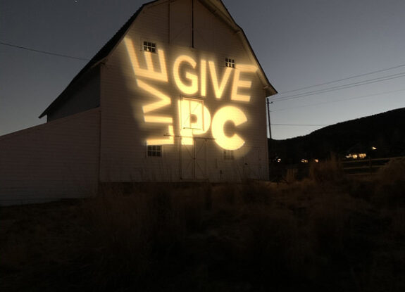 Live PC Give PC White Barn